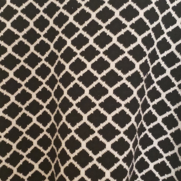 Checkered Sweater - Picture 2 of 3